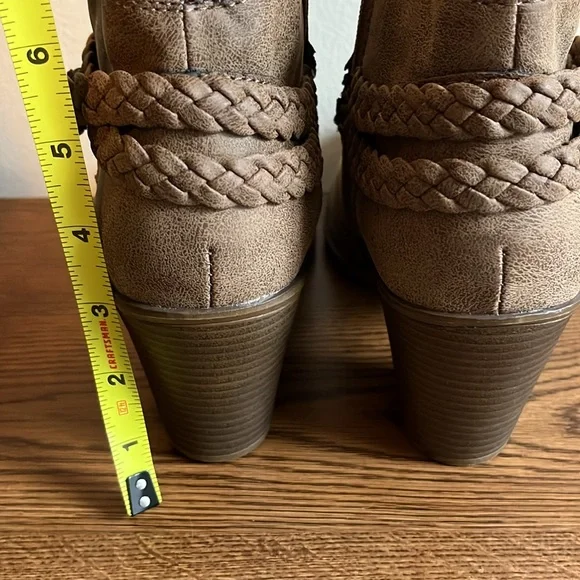 Fall Women’s Ankle Booties Heels Braided Buckle Details Size 8.5 - Picture 8 of 10